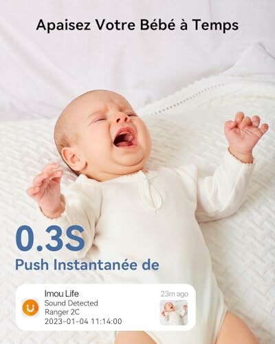 Bébé pleurant avec alerte de moniteur