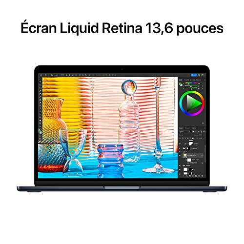 Ordinateur portable avec écran Liquid Retina et logiciel graphique ouvert